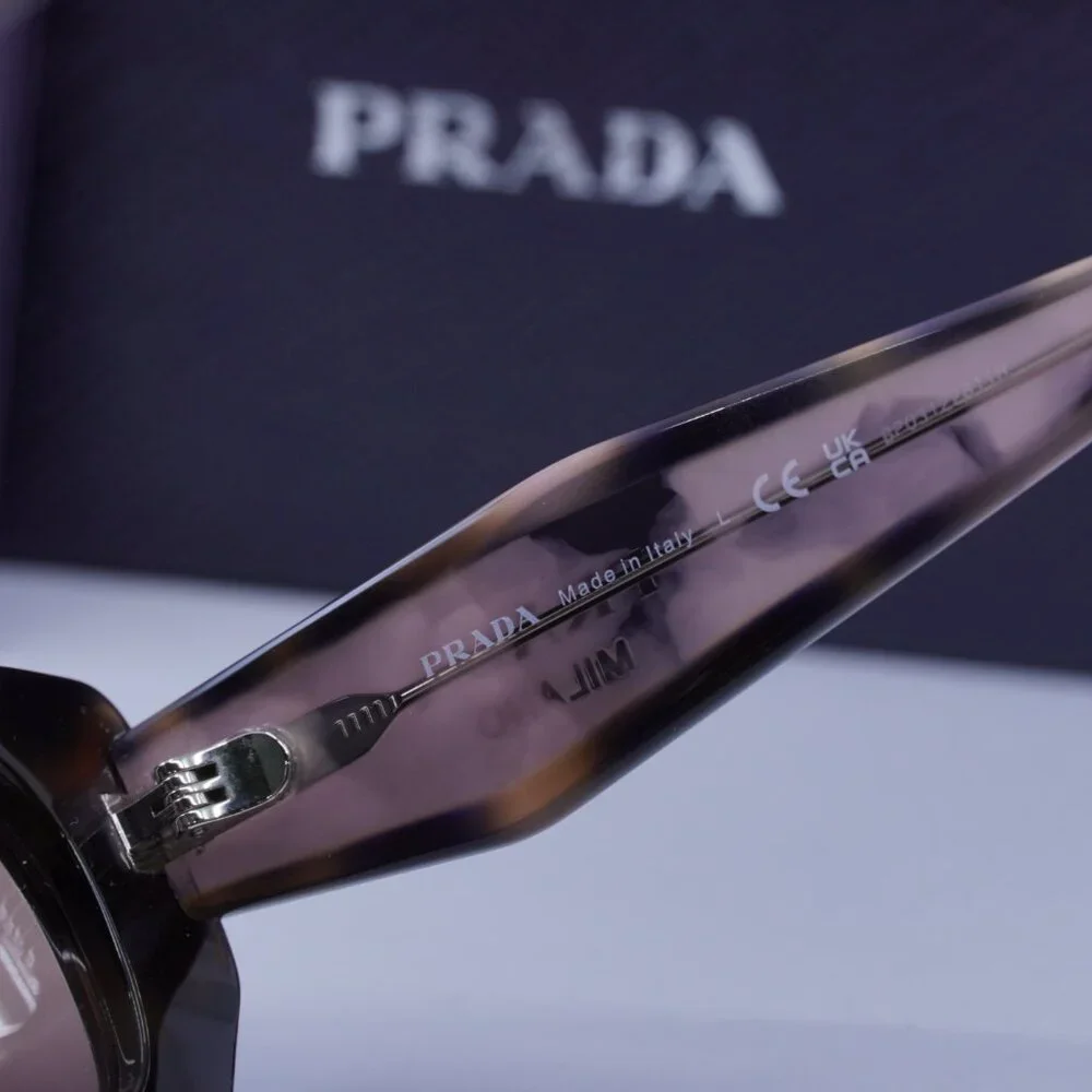 Prada model prb05s